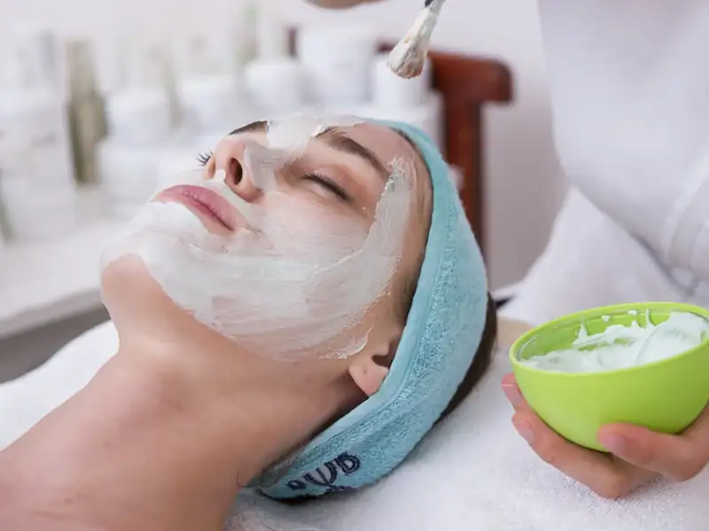 Trattamento viso con maschera