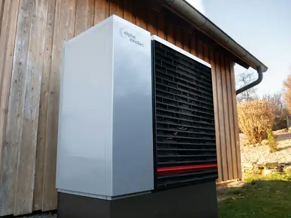 Dopo: pompa di calore installata all'esterno