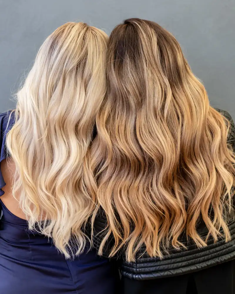 Capelli lunghi biondi con onde morbide